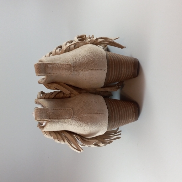 Coconut by Matisse Miranda Ivory Ankle Boots NIB Size 6.5 - Picture 4 of 6